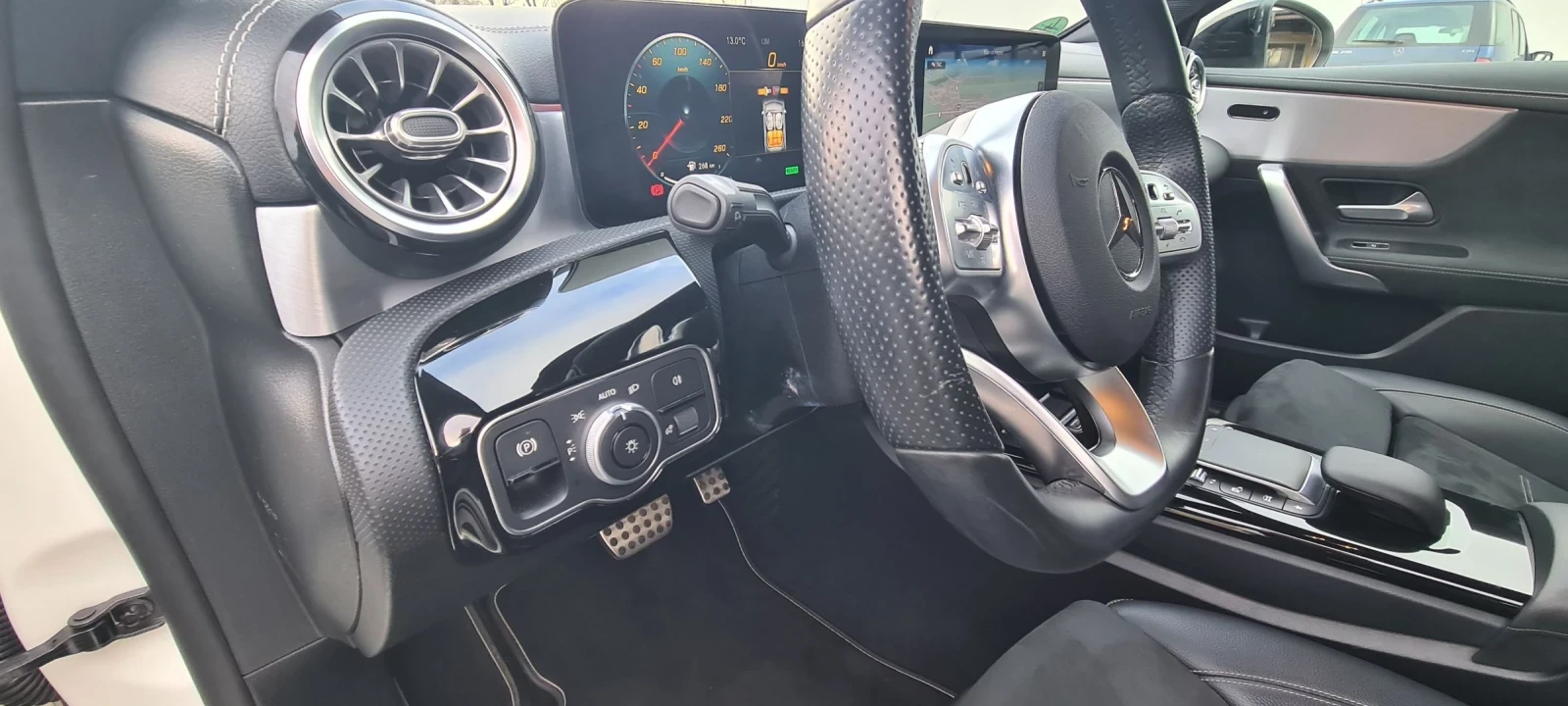 Mercedes-Benz A 250 AMG plug-in hybrid, снимка 9 - Автомобили и джипове - 54076114