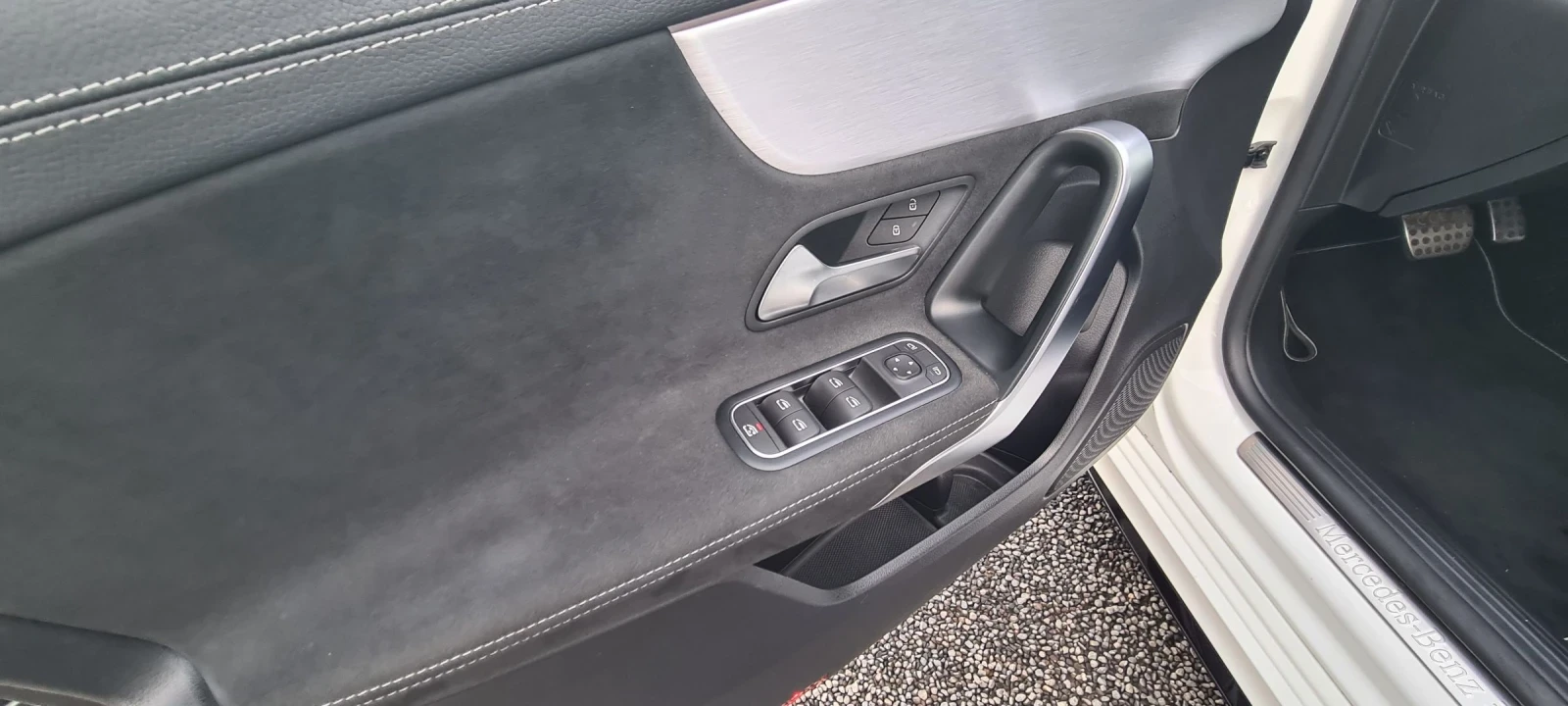 Mercedes-Benz A 250 AMG plug-in hybrid, снимка 13 - Автомобили и джипове - 54076114