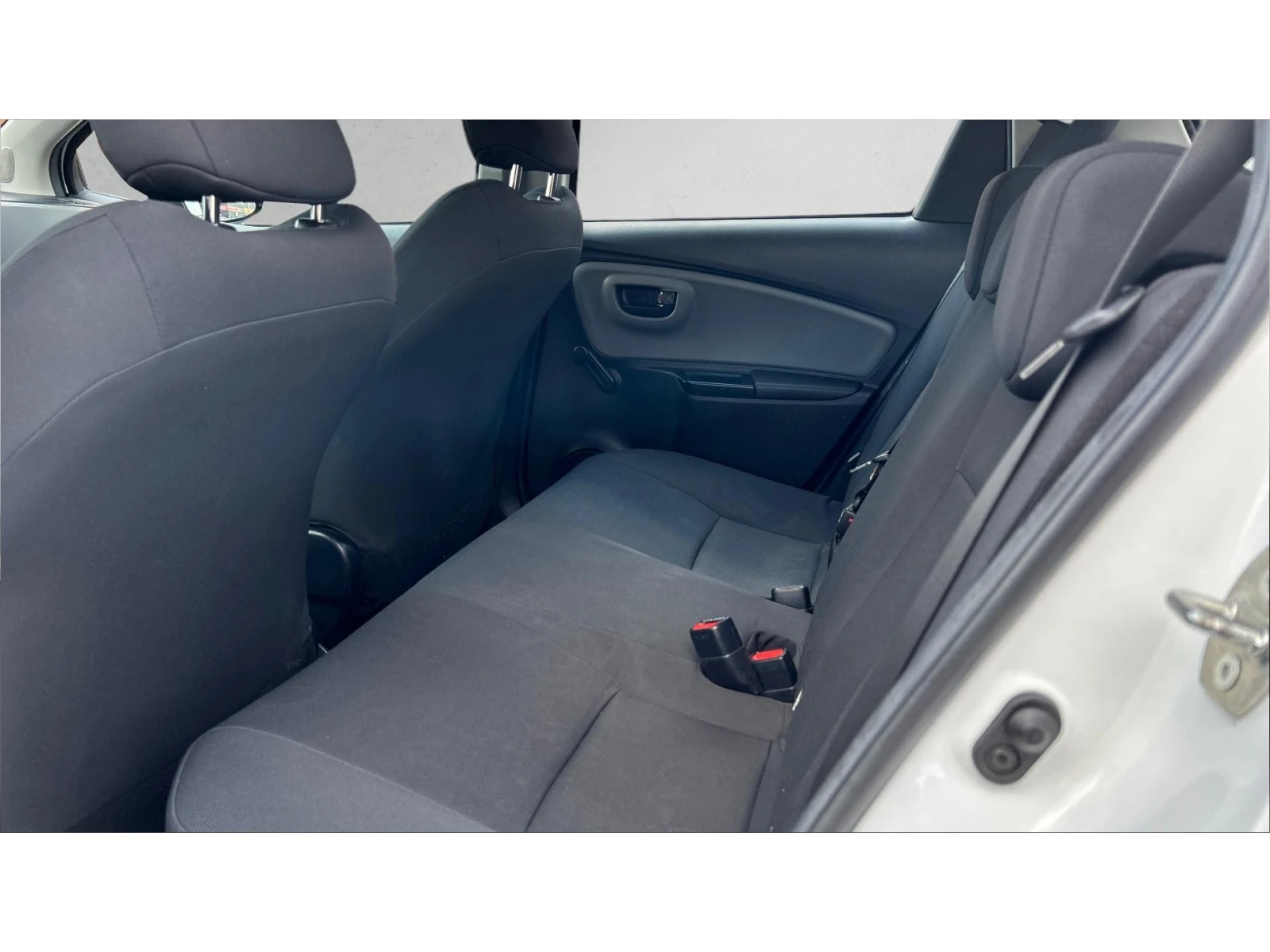 Toyota Yaris 1.5 HSD, Месечна вноска от 222  , снимка 12 - Автомобили и джипове - 54478426