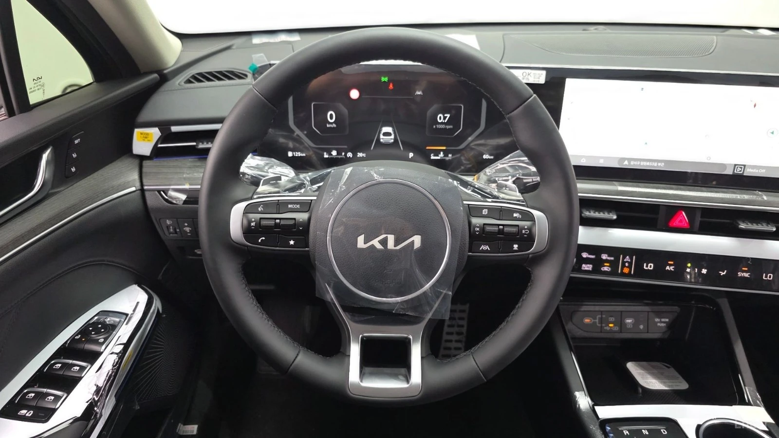 Kia K5 2.0 Signature* КОЖА* НАВИ* ОБДУХВ* 360, снимка 12 - Автомобили и джипове - 55461102