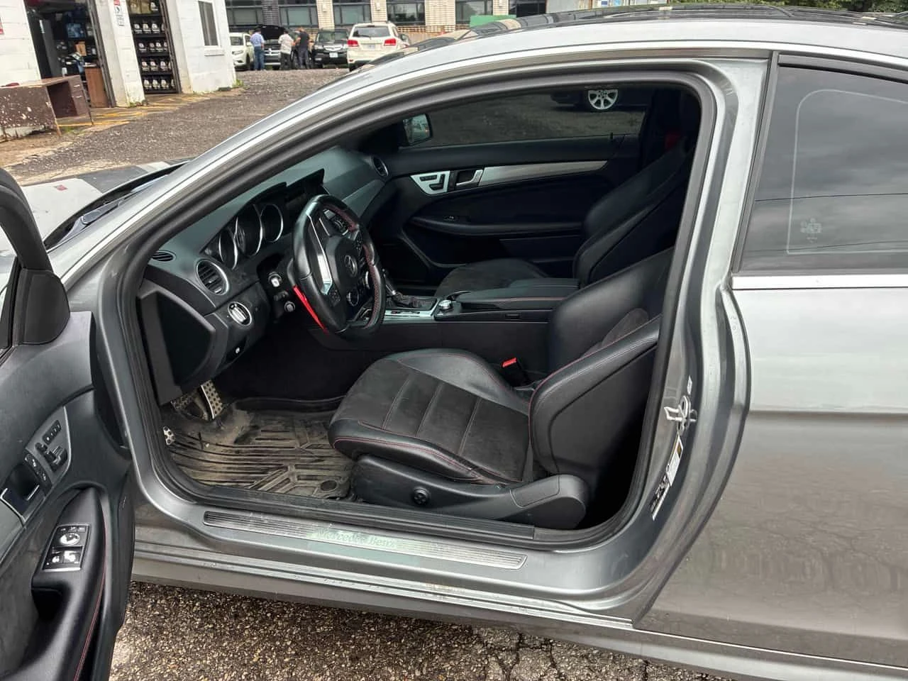 Mercedes-Benz C 350 4MATIC * FULL AMG PACK* КОЖА/АЛКАНТАРА* ПАНОРАМА* , снимка 12 - Автомобили и джипове - 55614427