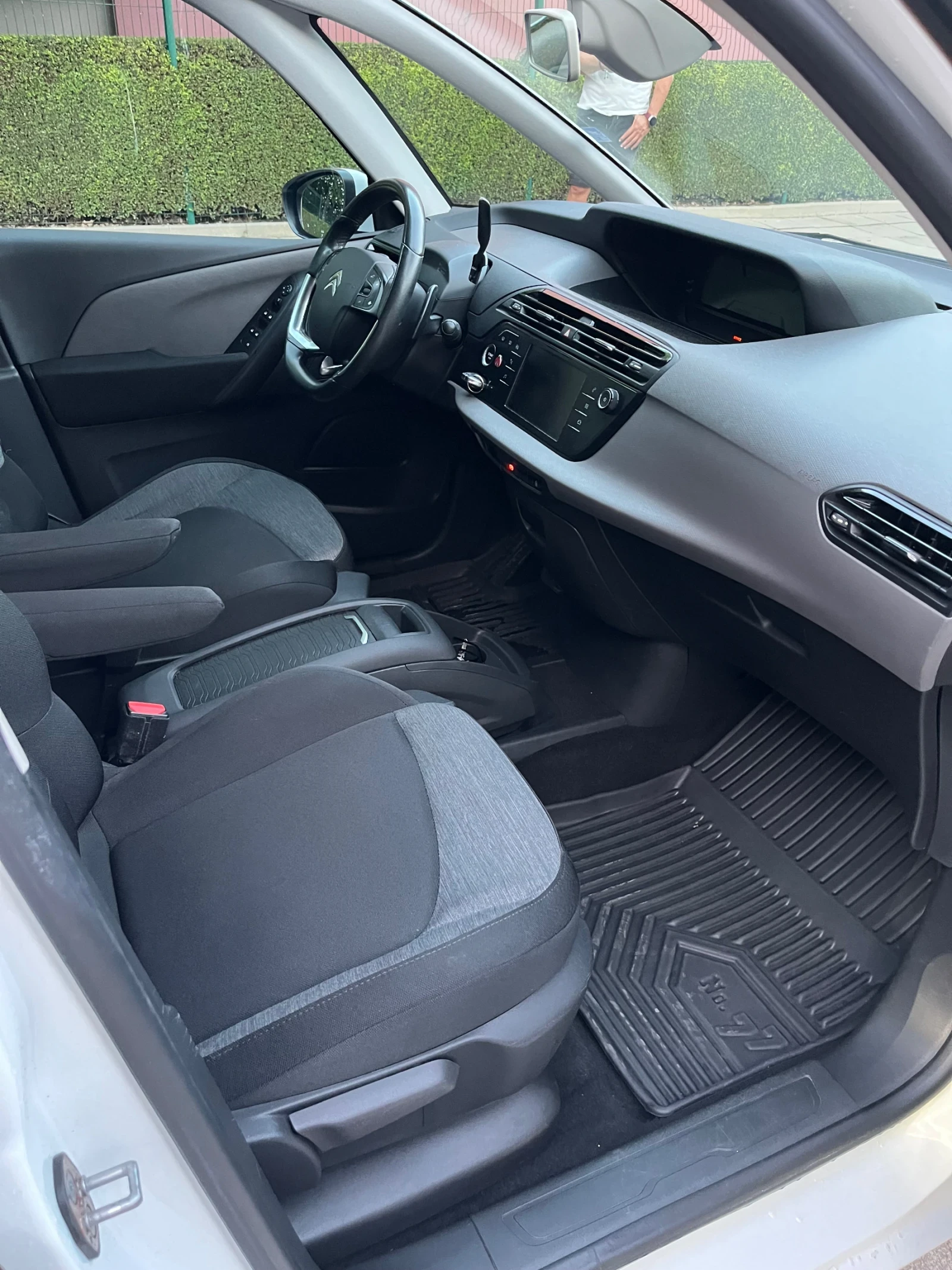 Citroen C4 Picasso 2.0 HDI 150kc, снимка 9 - Автомобили и джипове - 55646419