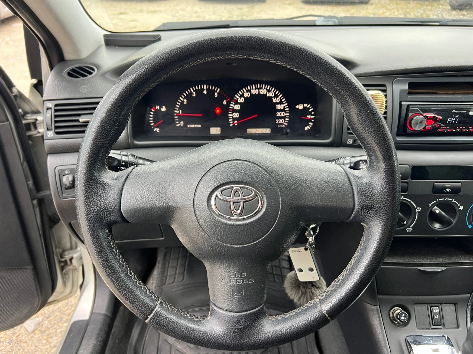 Toyota Corolla 1.4D-4D-90к.с., снимка 13 - Автомобили и джипове - 56120470