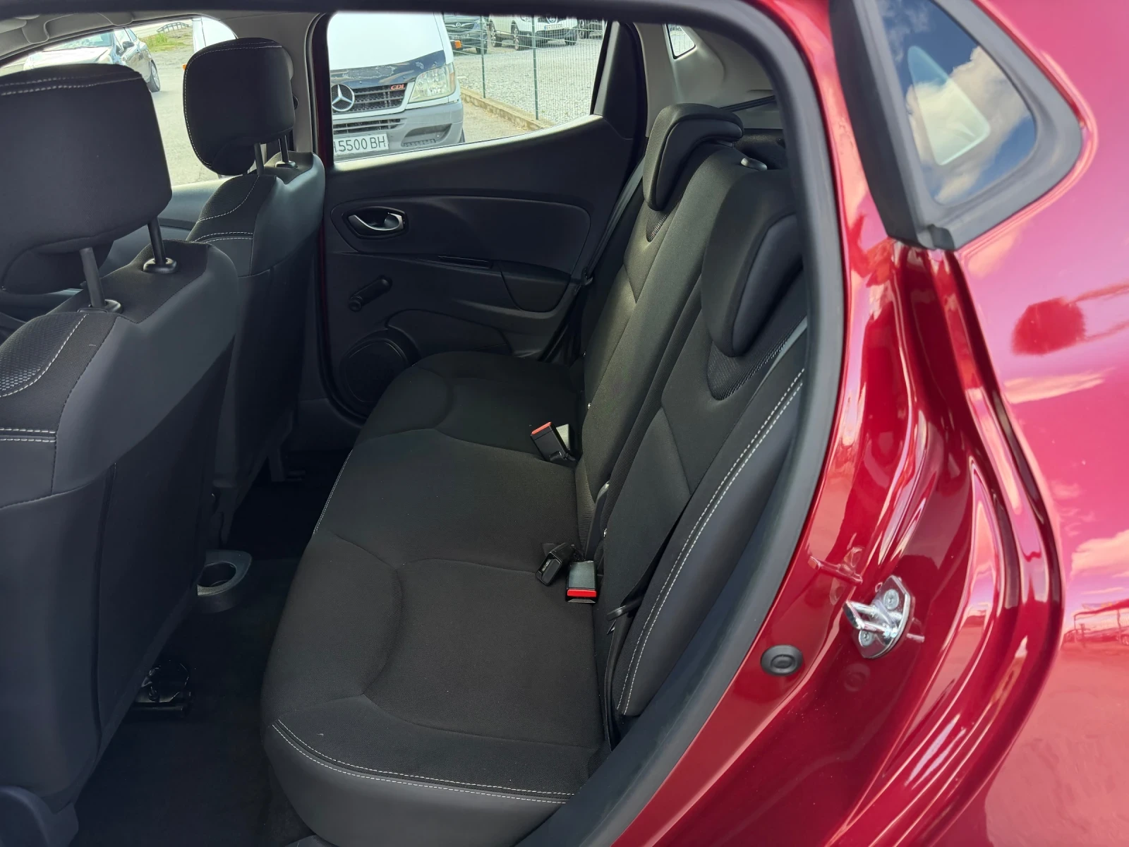 Renault Clio 1.5 DCI, снимка 8 - Автомобили и джипове - 56197035