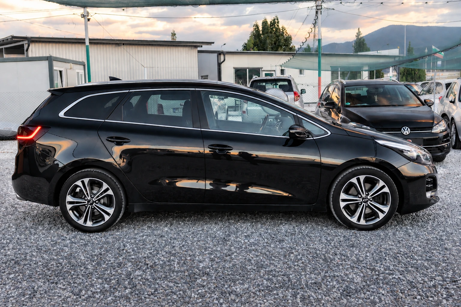 Kia Ceed 1.6CRDI::GT-Line::Panorama, снимка 4 - Автомобили и джипове - 56369508