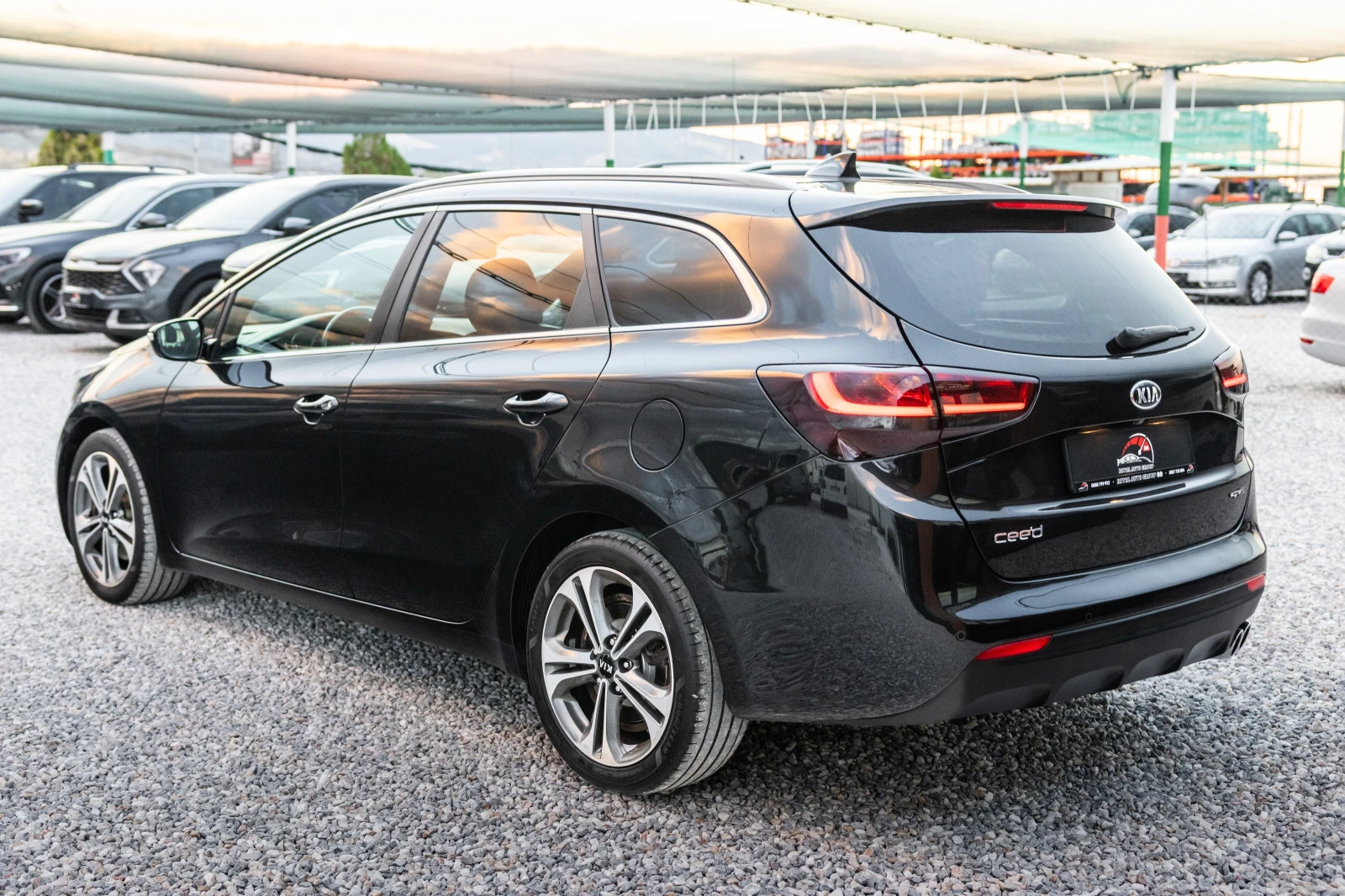 Kia Ceed 1.6CRDI::GT-Line::Panorama, снимка 6 - Автомобили и джипове - 56369508