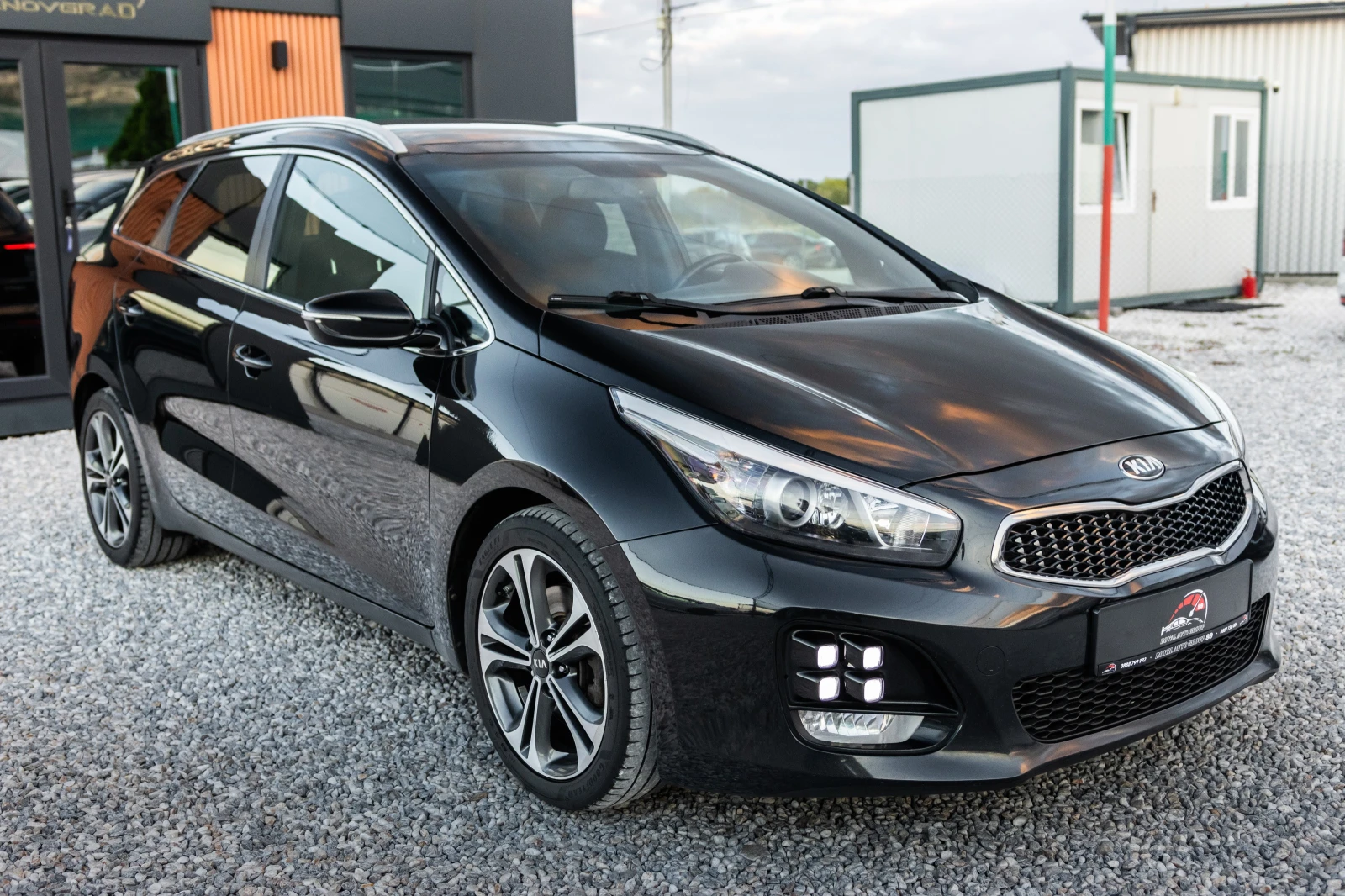 Kia Ceed 1.6CRDI::GT-Line::Panorama, снимка 3 - Автомобили и джипове - 56369508