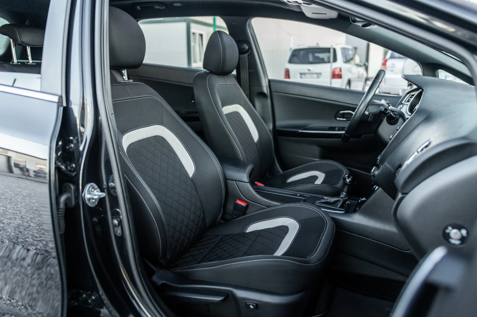 Kia Ceed 1.6CRDI::GT-Line::Panorama, снимка 13 - Автомобили и джипове - 56369508