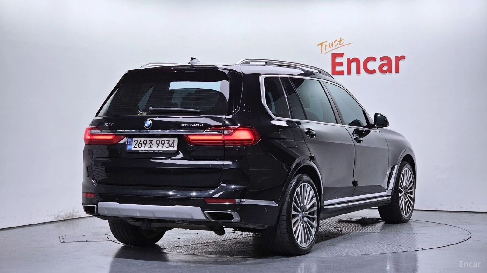 BMW X7 xDrive 40d* HUD* 360* МОНИТОРИ* КОЖА* ОБДУХВ* ПАНО, снимка 2 - Автомобили и джипове - 55503355