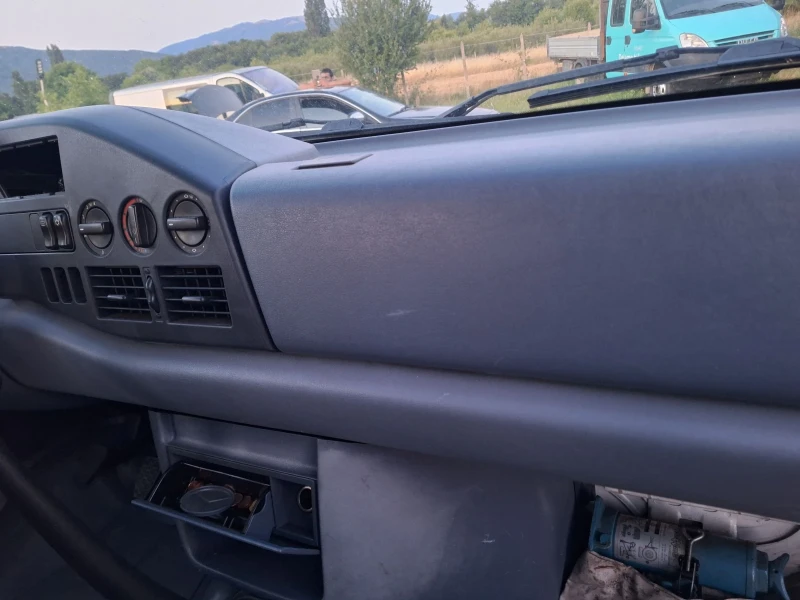 Mercedes-Benz 2.4 214 клима, снимка 9 - Бусове и автобуси - 51253027