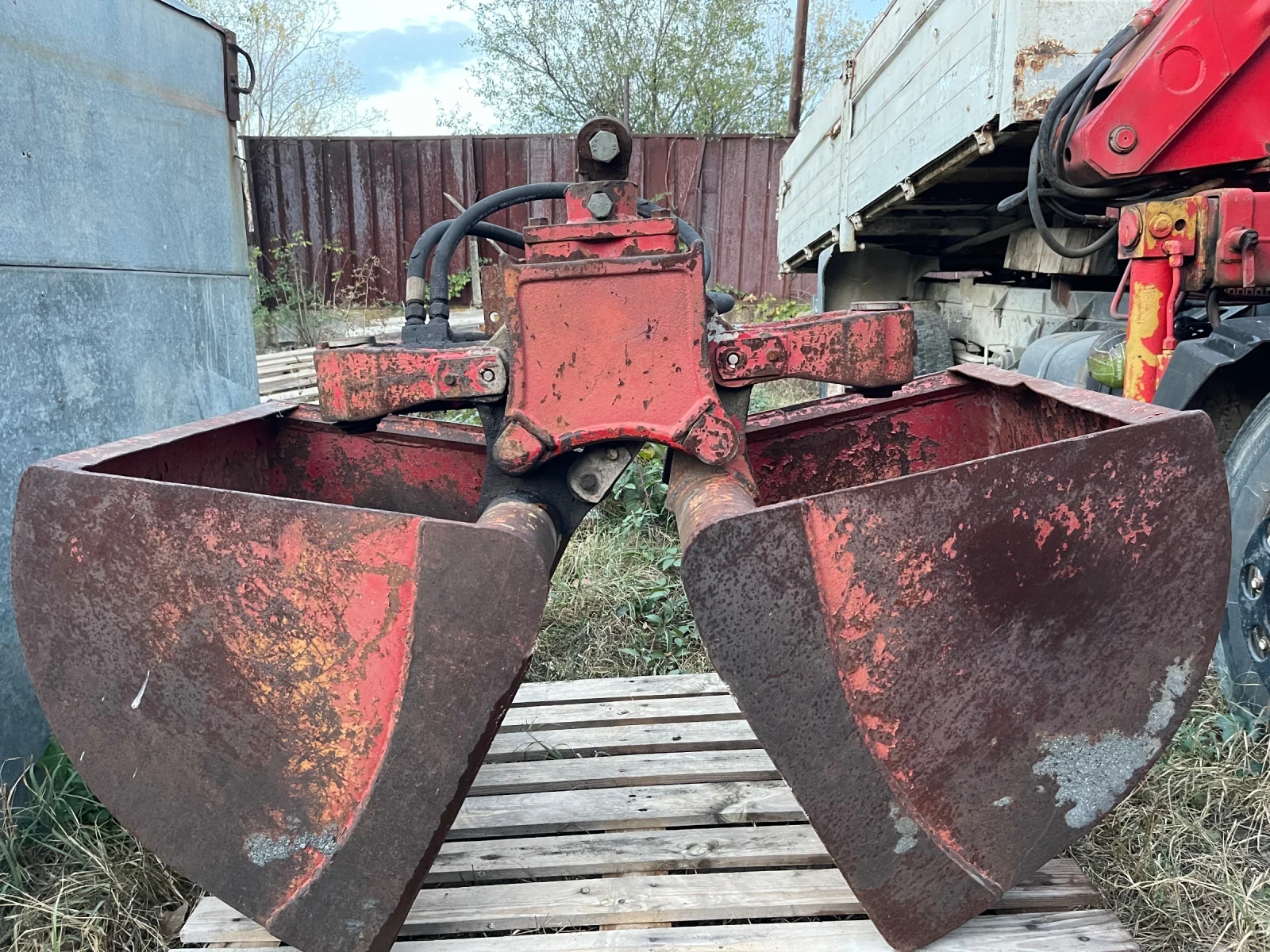 Mercedes-Benz 1114 Самосвал + кран, снимка 11 - Камиони - 47467958