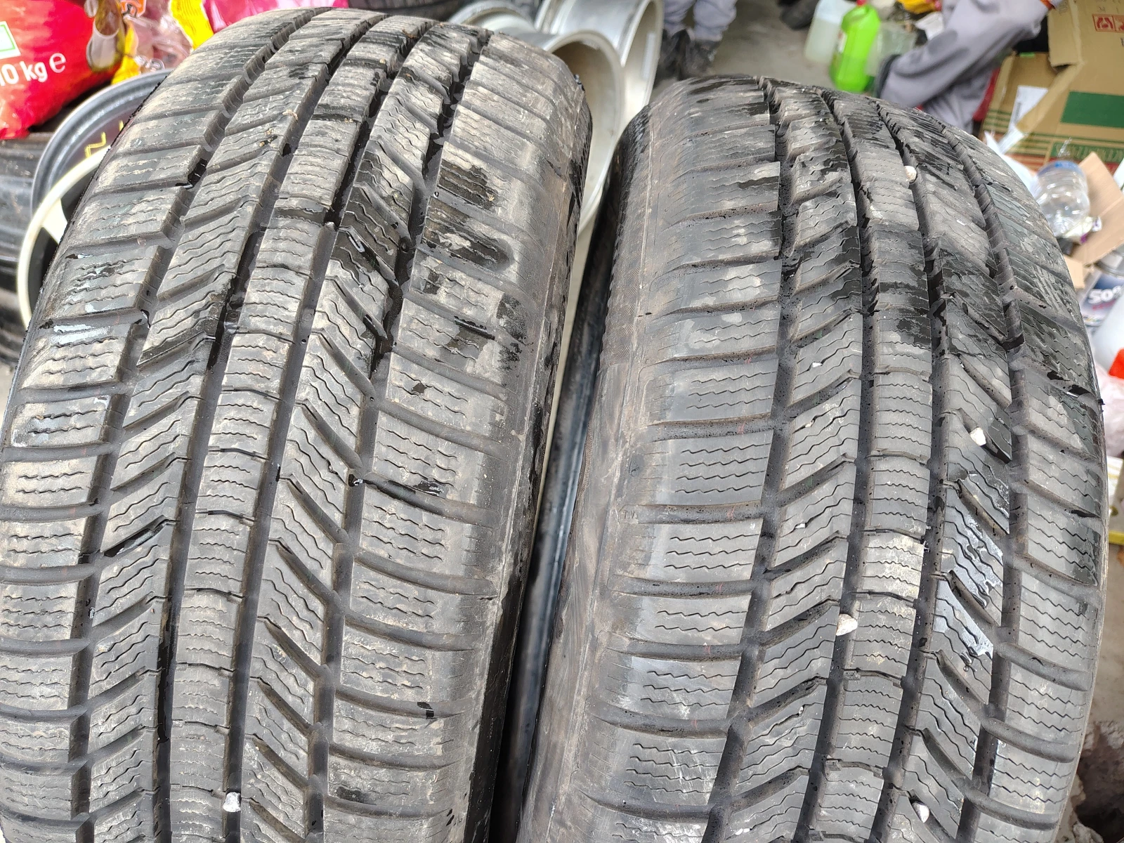 Гуми Зимни 215/55R17, снимка 2 - Гуми и джанти - 54085858