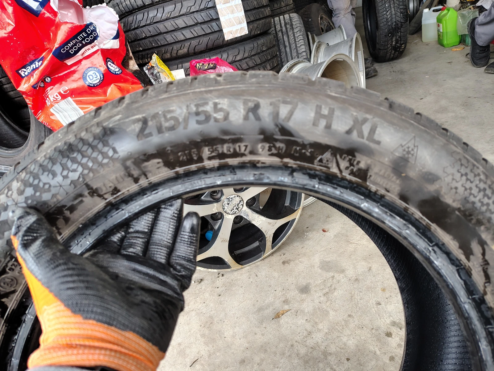 Гуми Зимни 215/55R17, снимка 6 - Гуми и джанти - 54085858