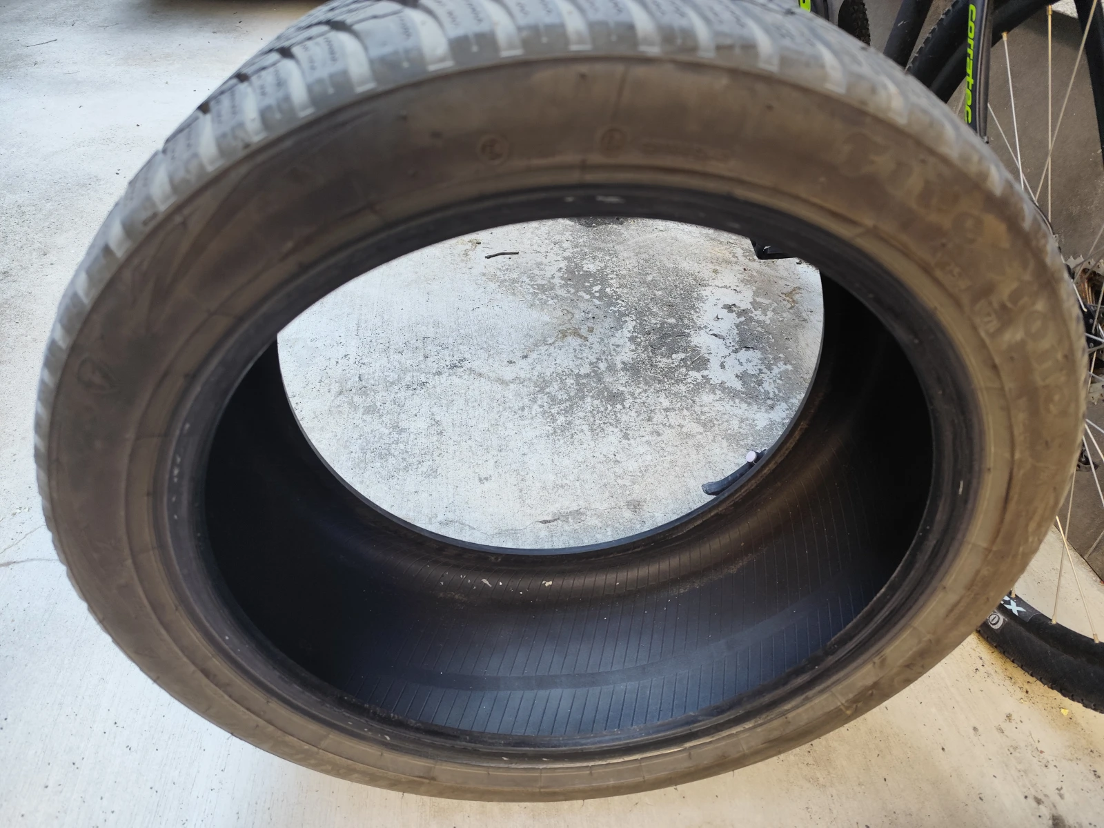 Гуми Зимни 255/40R19, снимка 3 - Гуми и джанти - 55569445