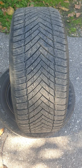 Гуми с джанти Vredestein 205/55R16, снимка 2 - Гуми и джанти - 44101272