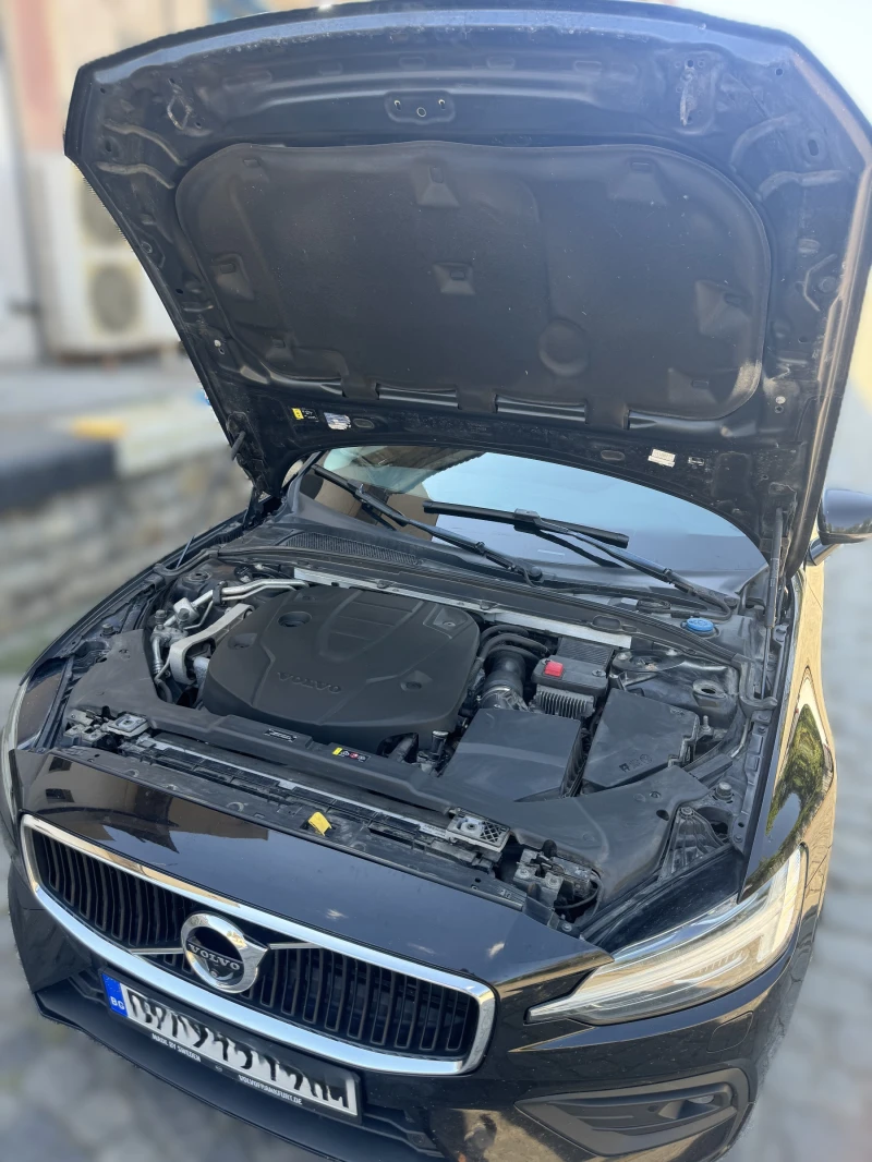 Volvo V60 D4 Momentum Pro, снимка 2 - Автомобили и джипове - 48745729