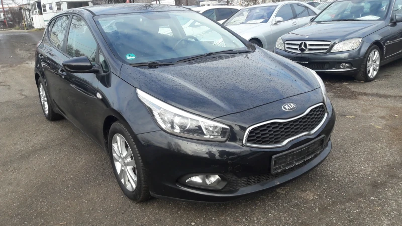 Kia Ceed 1.4i, снимка 2 - Автомобили и джипове - 48781178