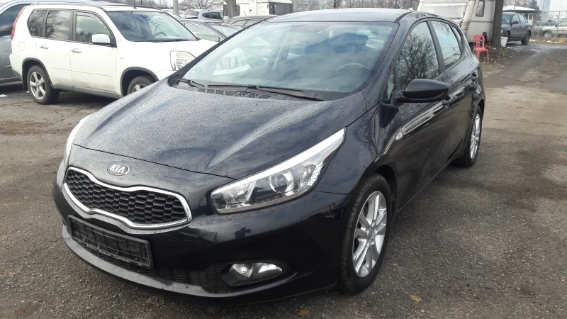 Kia Ceed 1.4i, снимка 3 - Автомобили и джипове - 48781178