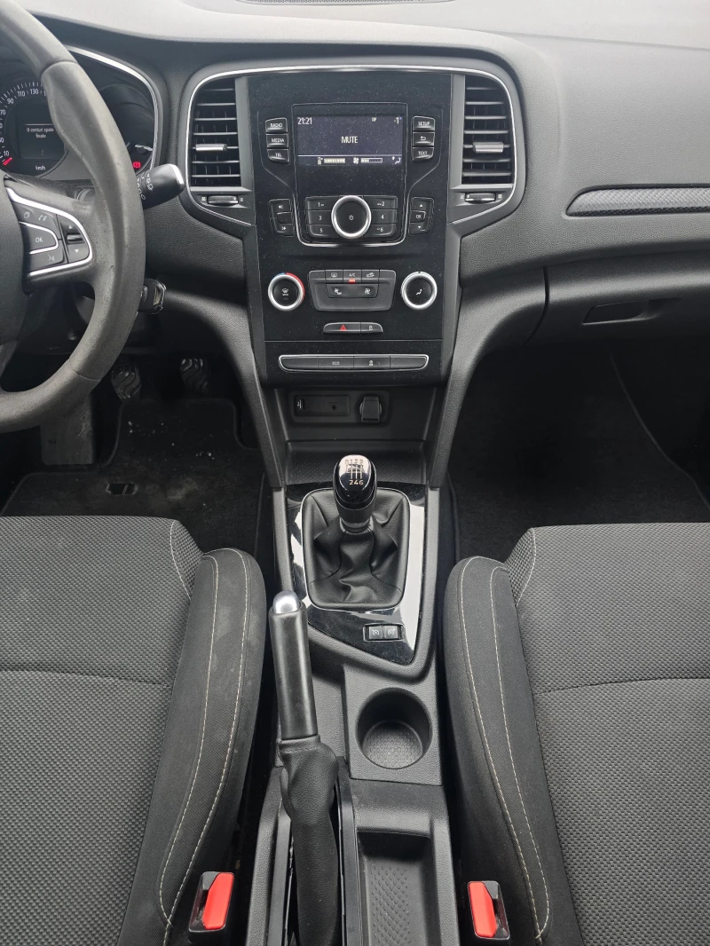 Renault Megane 1.5 dCi, снимка 9 - Автомобили и джипове - 48878254