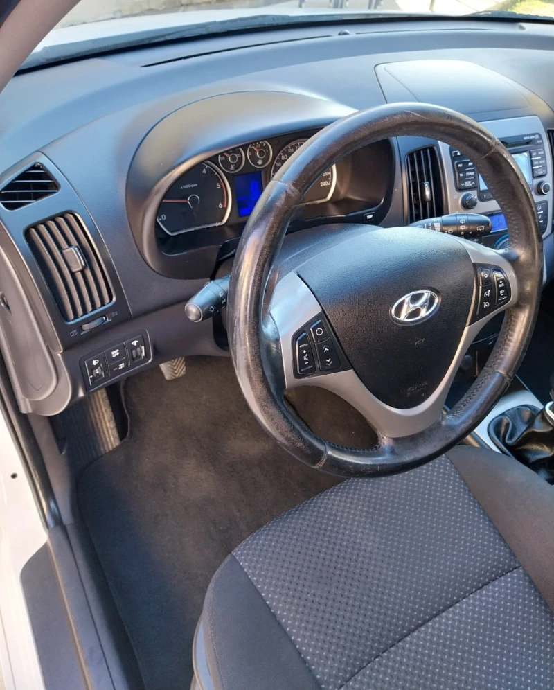 Hyundai I30 1.6 crdi- 6 ск., снимка 9 - Автомобили и джипове - 49598246