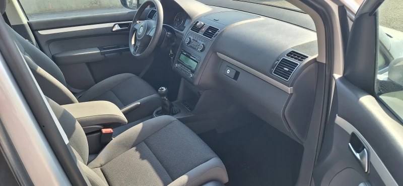 VW Touran ПЕРФЕКТНА!!!, снимка 10 - Автомобили и джипове - 51653758