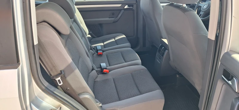 VW Touran ПЕРФЕКТНА!!!, снимка 12 - Автомобили и джипове - 51653758