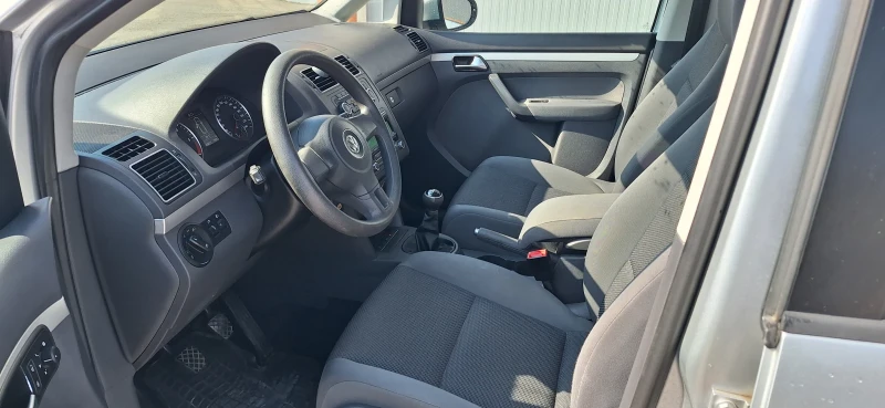 VW Touran ПЕРФЕКТНА!!!, снимка 15 - Автомобили и джипове - 51653758