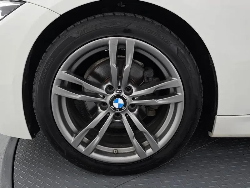 BMW 320 i - САМО 30% АВАНС, снимка 5 - Автомобили и джипове - 56304454