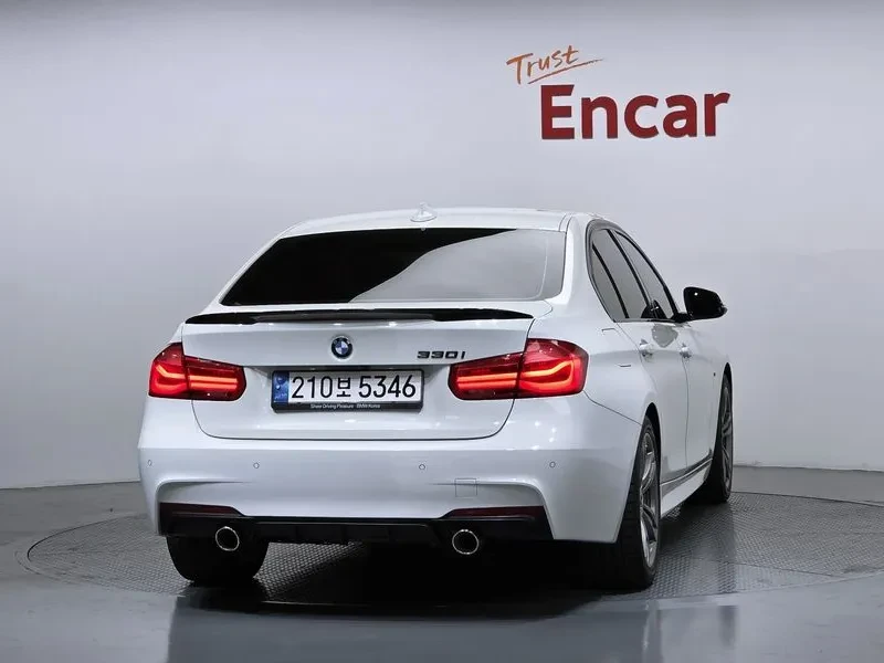 BMW 320 i - САМО 30% АВАНС, снимка 4 - Автомобили и джипове - 56304454