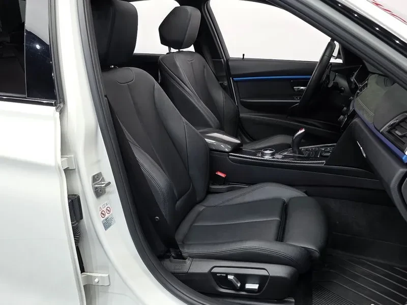 BMW 320 i - САМО 30% АВАНС, снимка 11 - Автомобили и джипове - 56304454