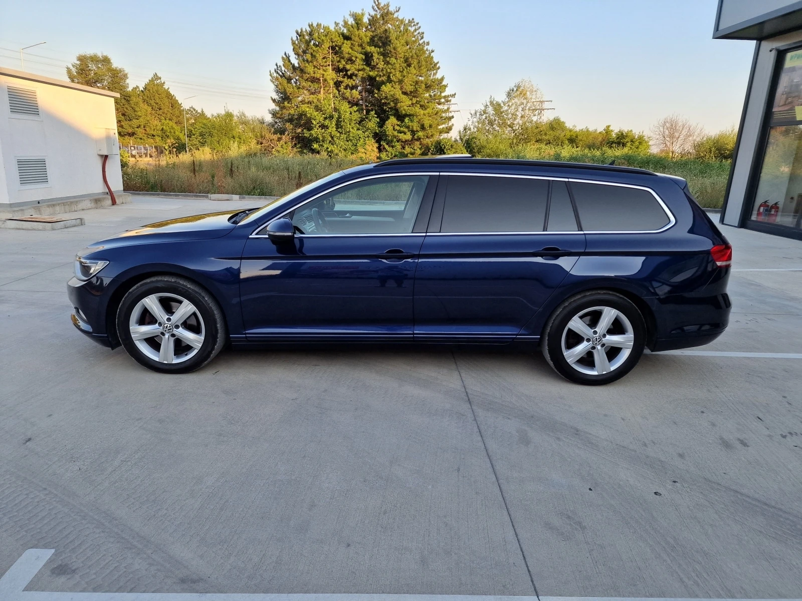 VW Passat 2.0tdi 150k.c* KeylessGo* Панорама* Масаж* Евро6*  - изображение 7