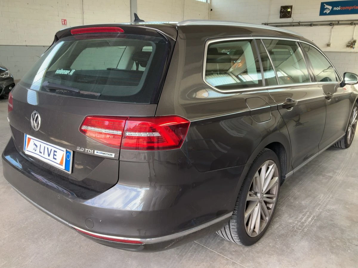 VW Passat 2.0 TDI Executive BluMotionTech - изображение 6