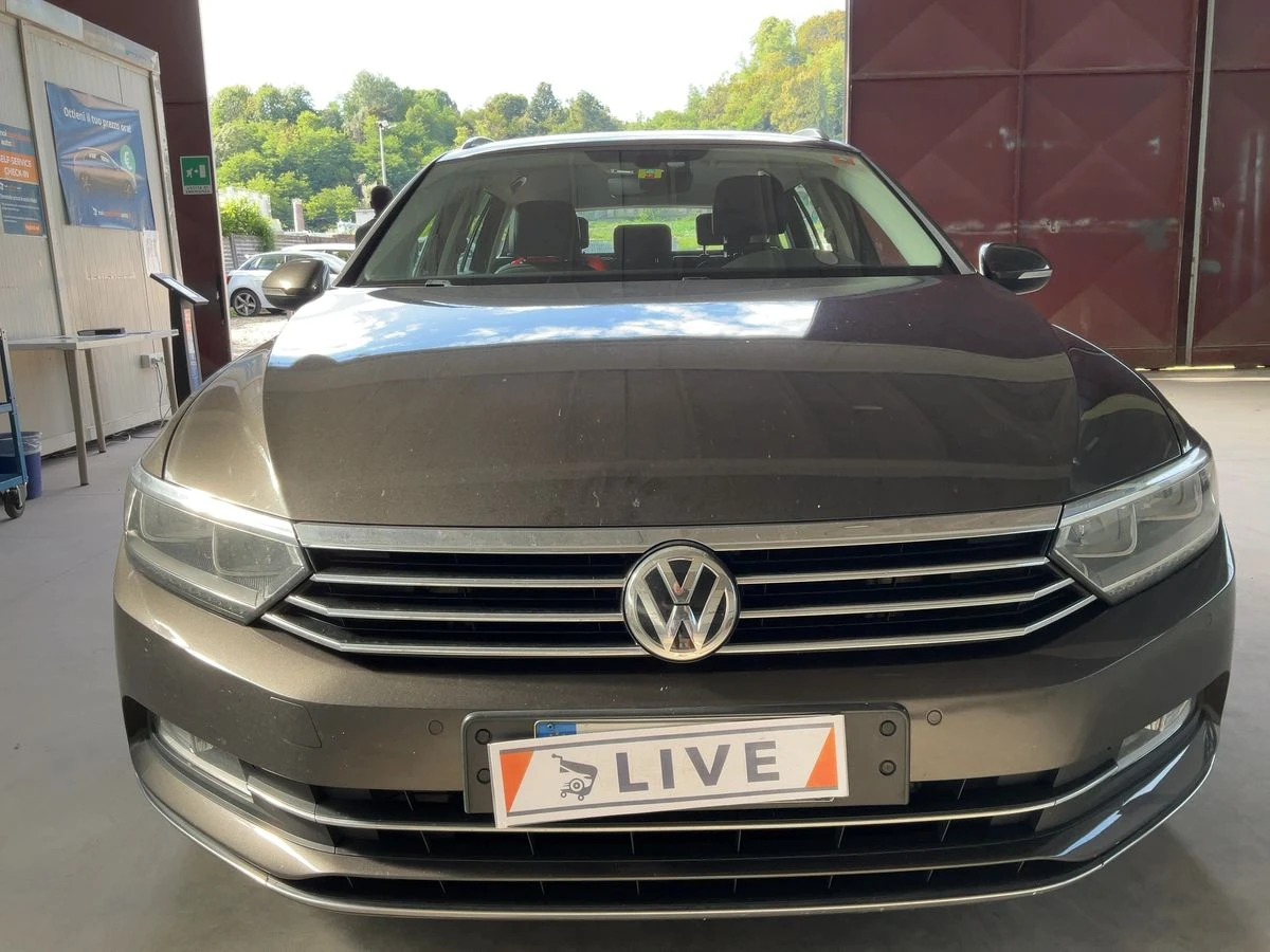 VW Passat 2.0 TDI Executive BluMotionTech - изображение 9