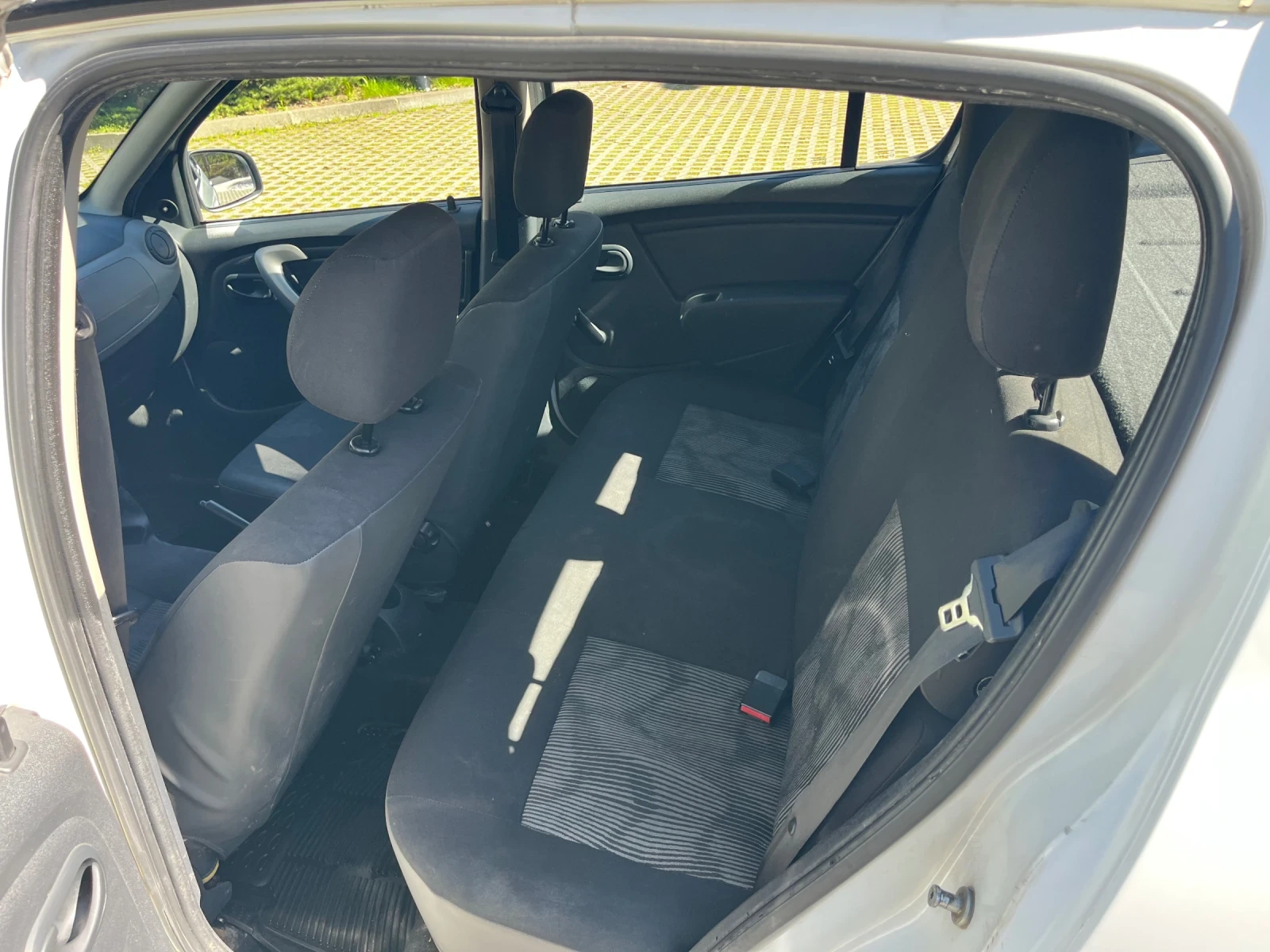 Dacia Sandero, снимка 6 - Автомобили и джипове - 54143335