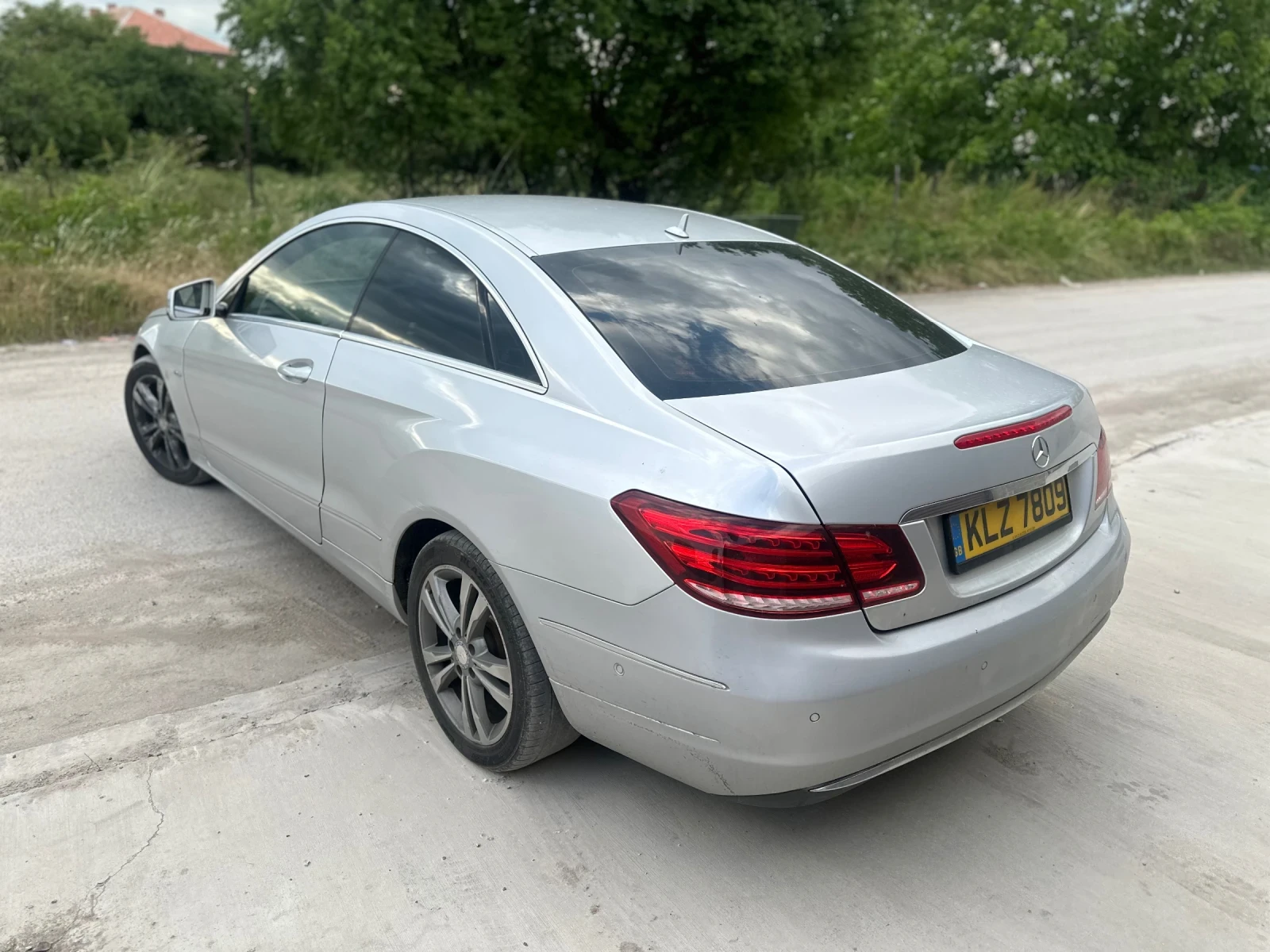 Mercedes-Benz E 220, снимка 2 - Автомобили и джипове - 54633721