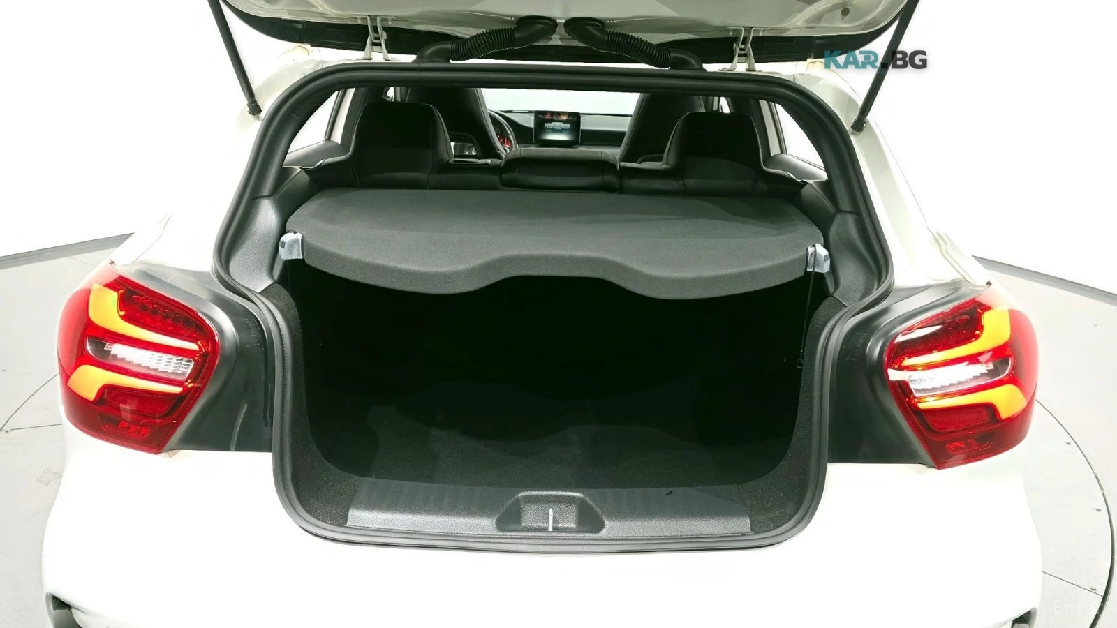 Mercedes-Benz A 200 * AMG* CAMERA* KEYLESS* ПОДГРЕВ* , снимка 17 - Автомобили и джипове - 55062420
