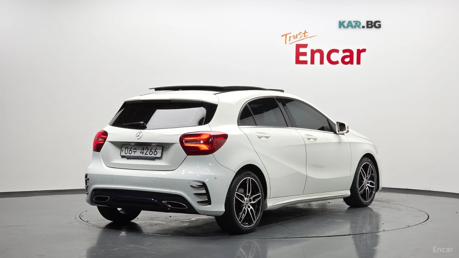 Mercedes-Benz A 200 * AMG* CAMERA* KEYLESS* ПОДГРЕВ* , снимка 2 - Автомобили и джипове - 55062420