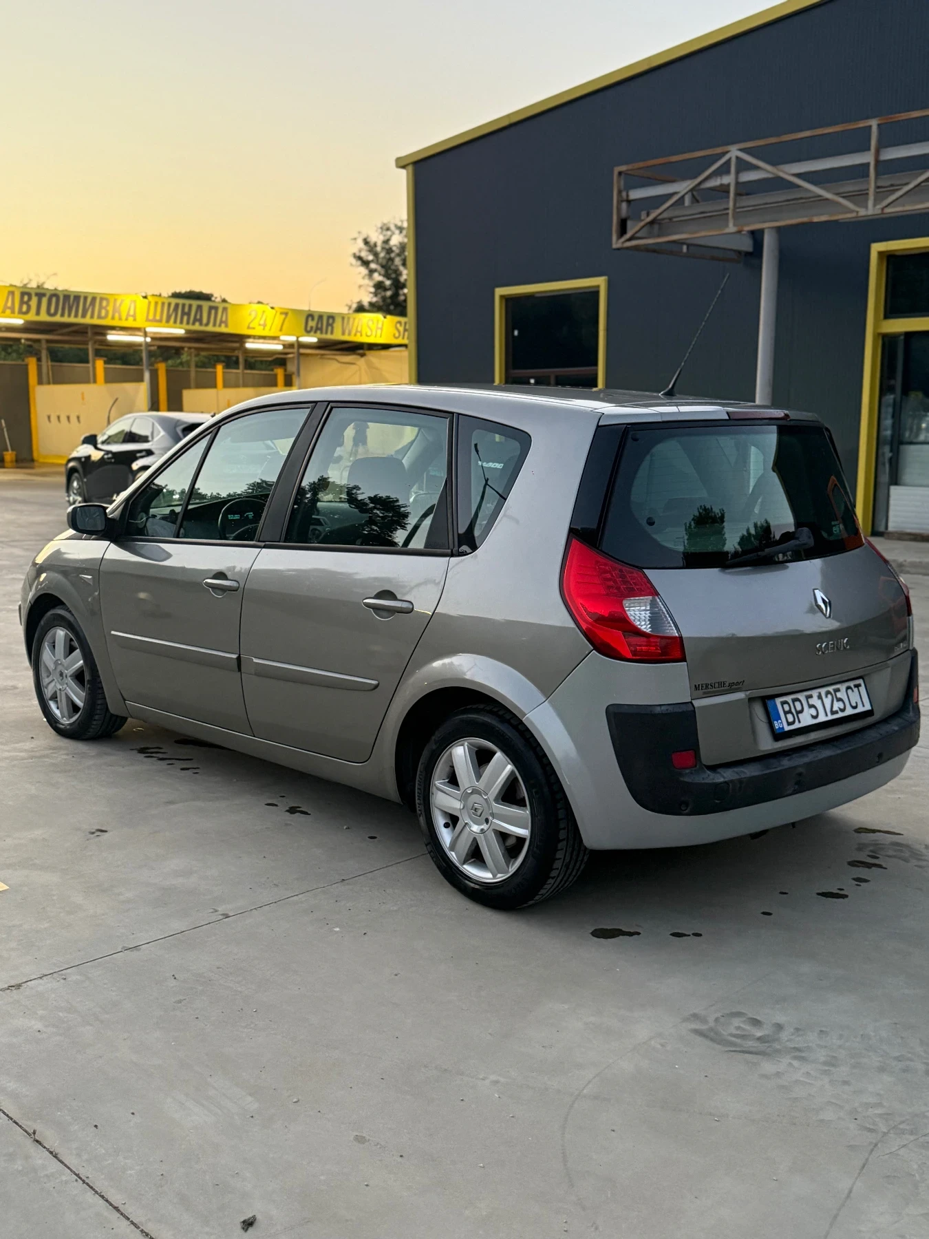 Renault Scenic 1.9DCI, снимка 7 - Автомобили и джипове - 55365374