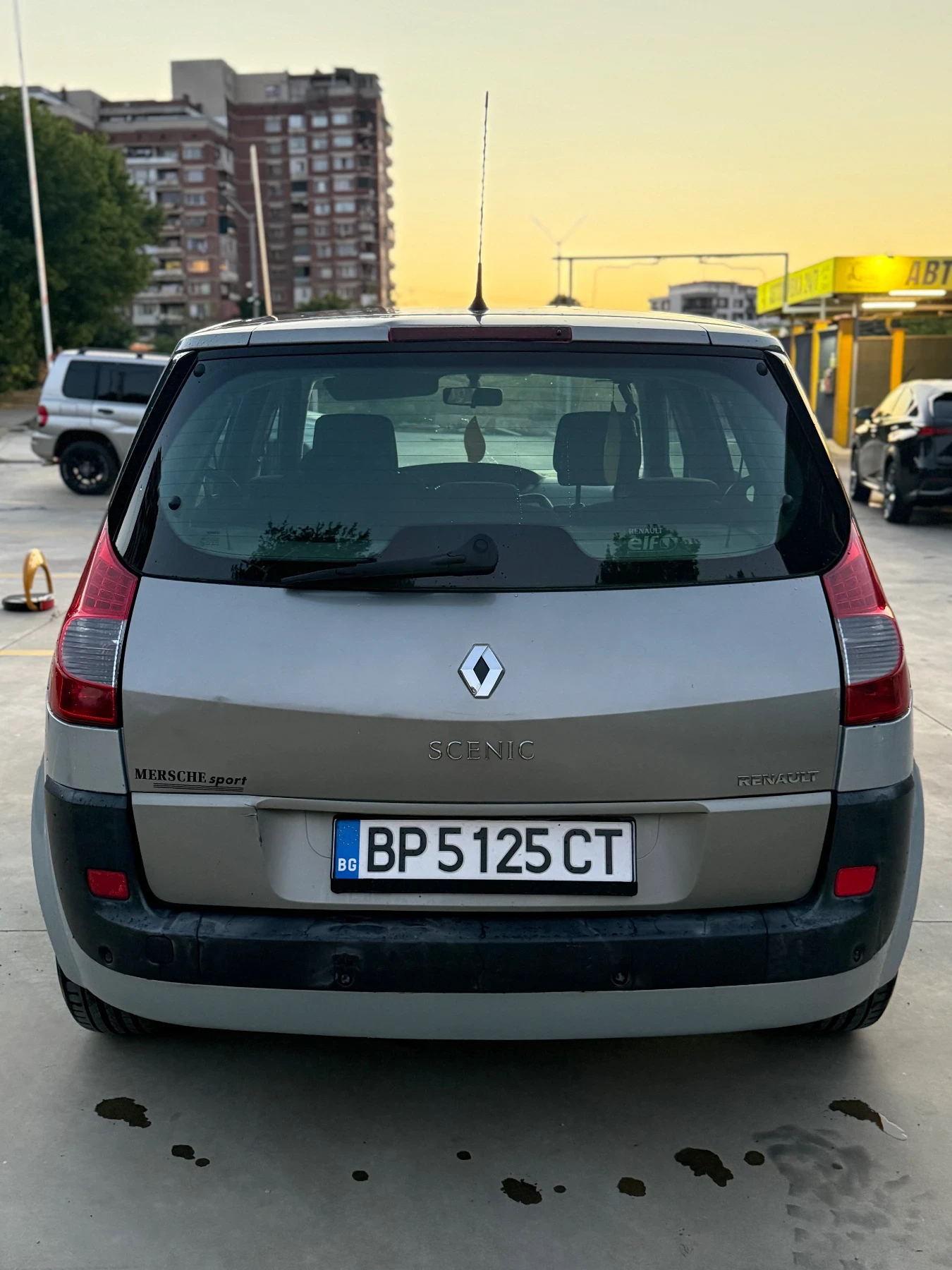 Renault Scenic 1.9DCI, снимка 6 - Автомобили и джипове - 55365374