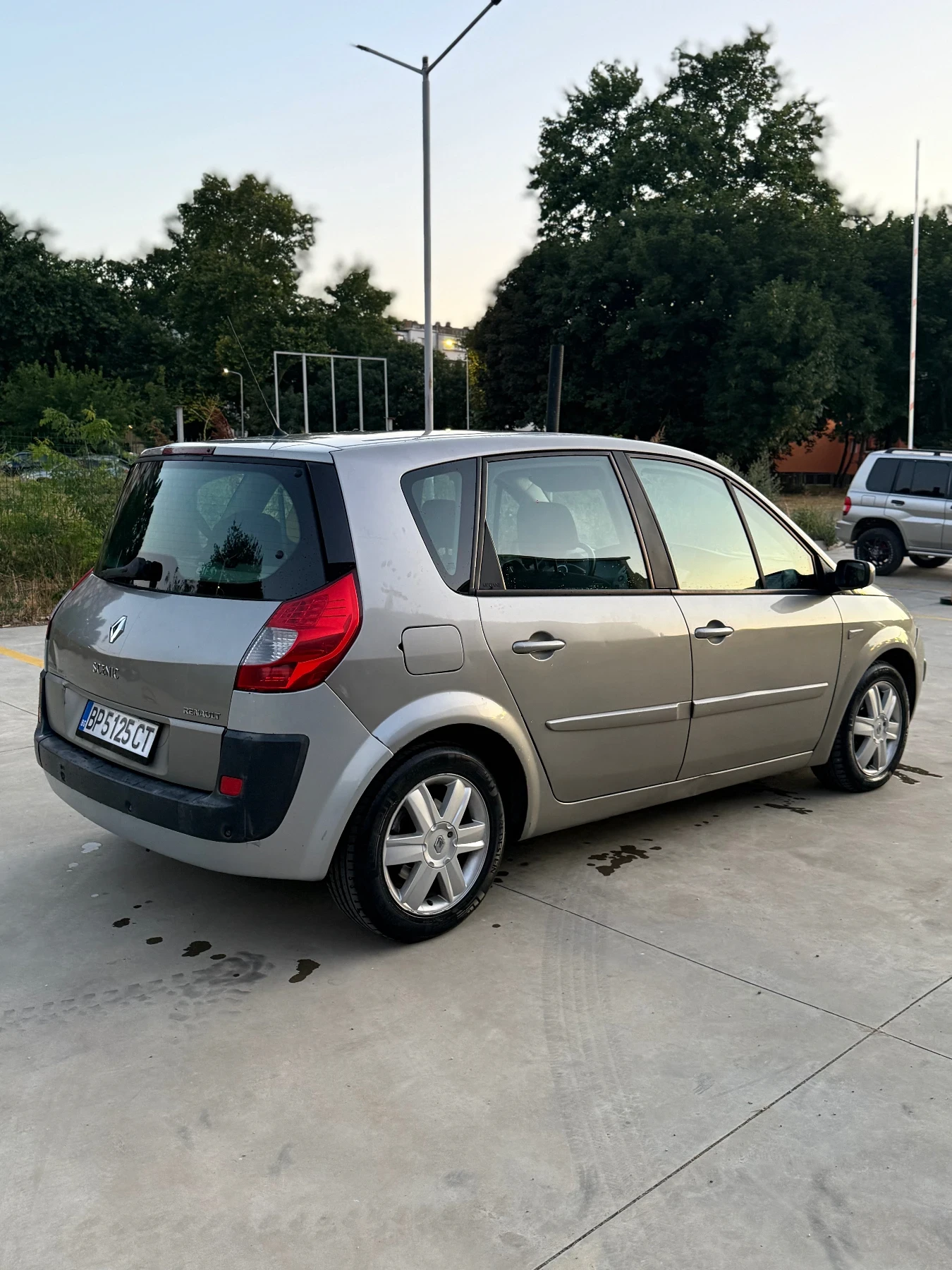 Renault Scenic 1.9DCI, снимка 5 - Автомобили и джипове - 55365374