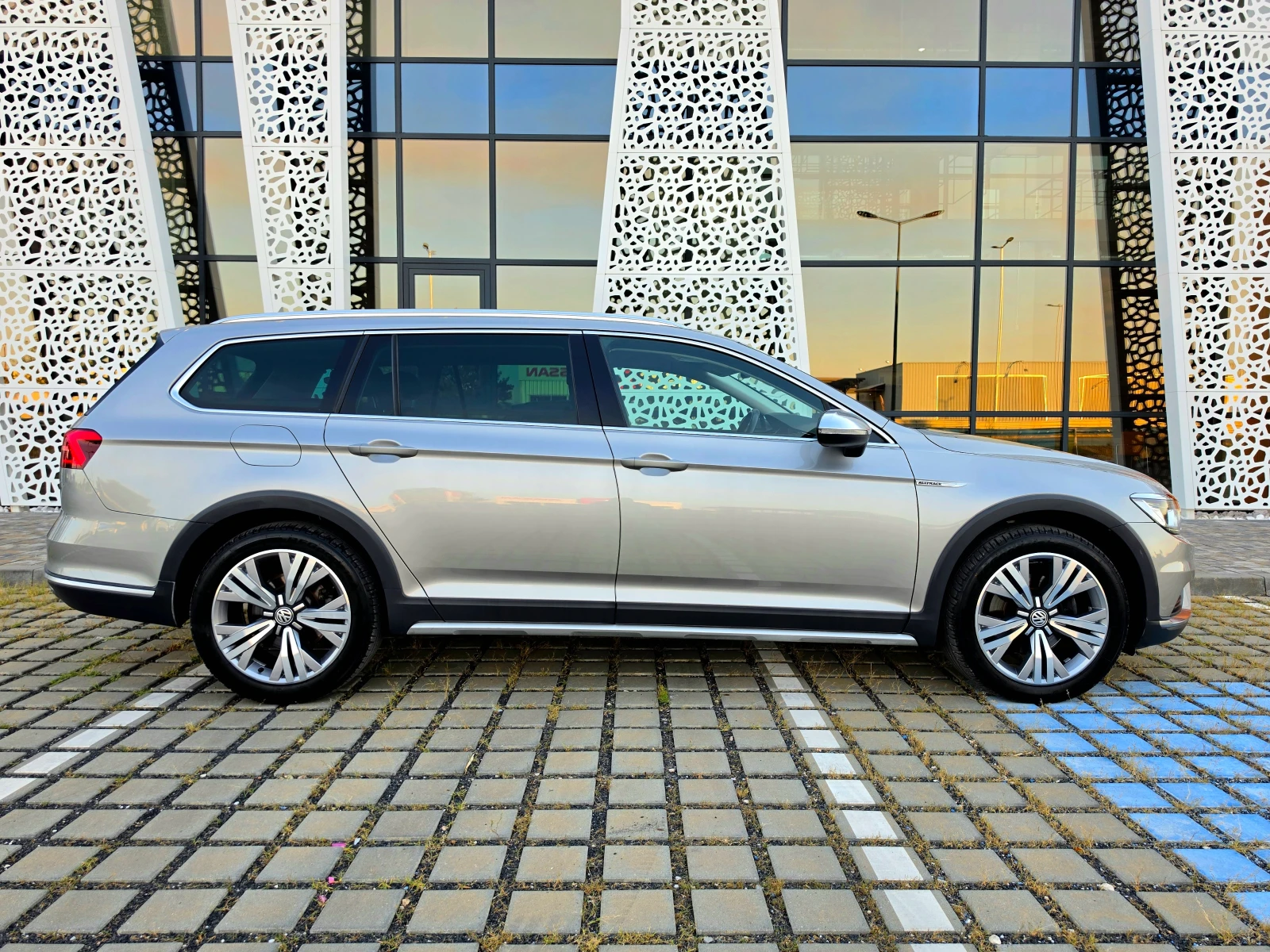 VW Alltrack 2.0TDI* 190KC* 4MOTION* АВТОМАТ* DIGITAL* CAMERA* , снимка 4 - Автомобили и джипове - 55533174