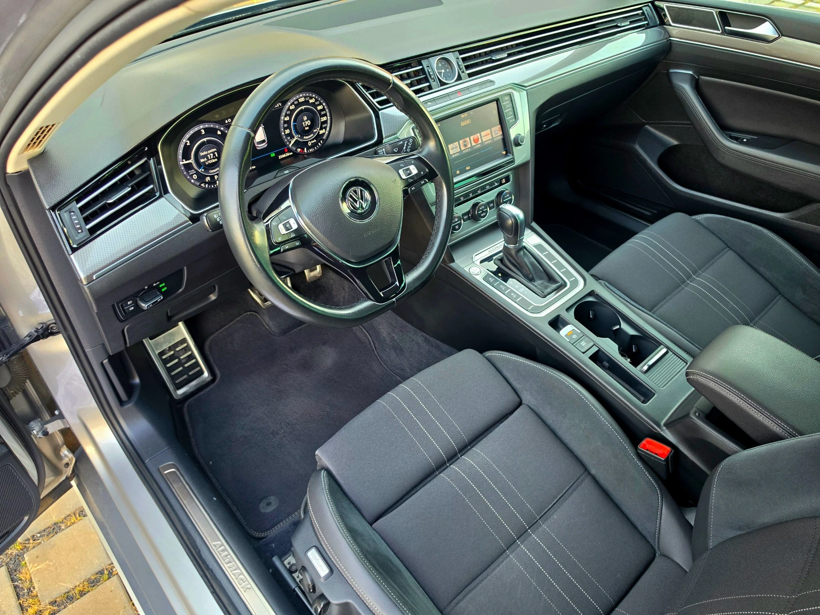 VW Alltrack 2.0TDI* 190KC* 4MOTION* АВТОМАТ* DIGITAL* CAMERA* , снимка 8 - Автомобили и джипове - 55533174