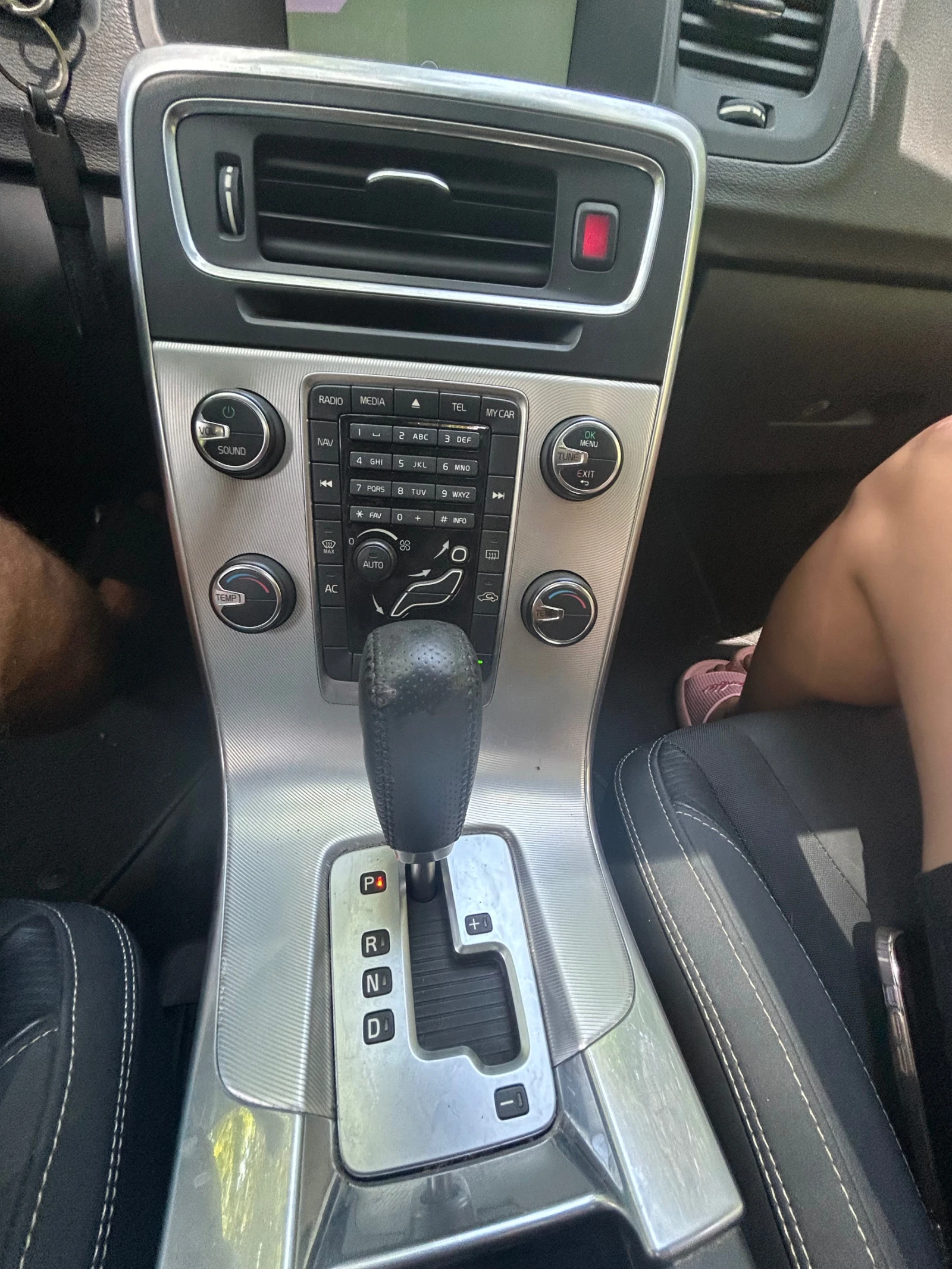 Volvo V60 R disain, снимка 9 - Автомобили и джипове - 55702524