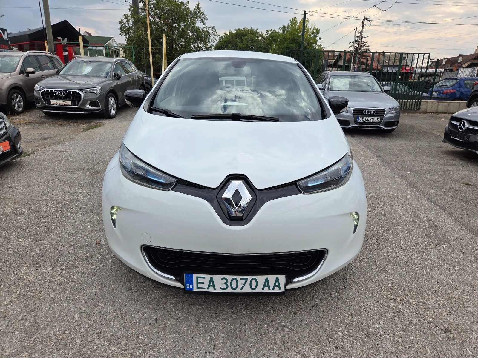 Renault Zoe 22Kwh. СОБСТВЕНА БАТЕРИЯ, снимка 2 - Автомобили и джипове - 56161855