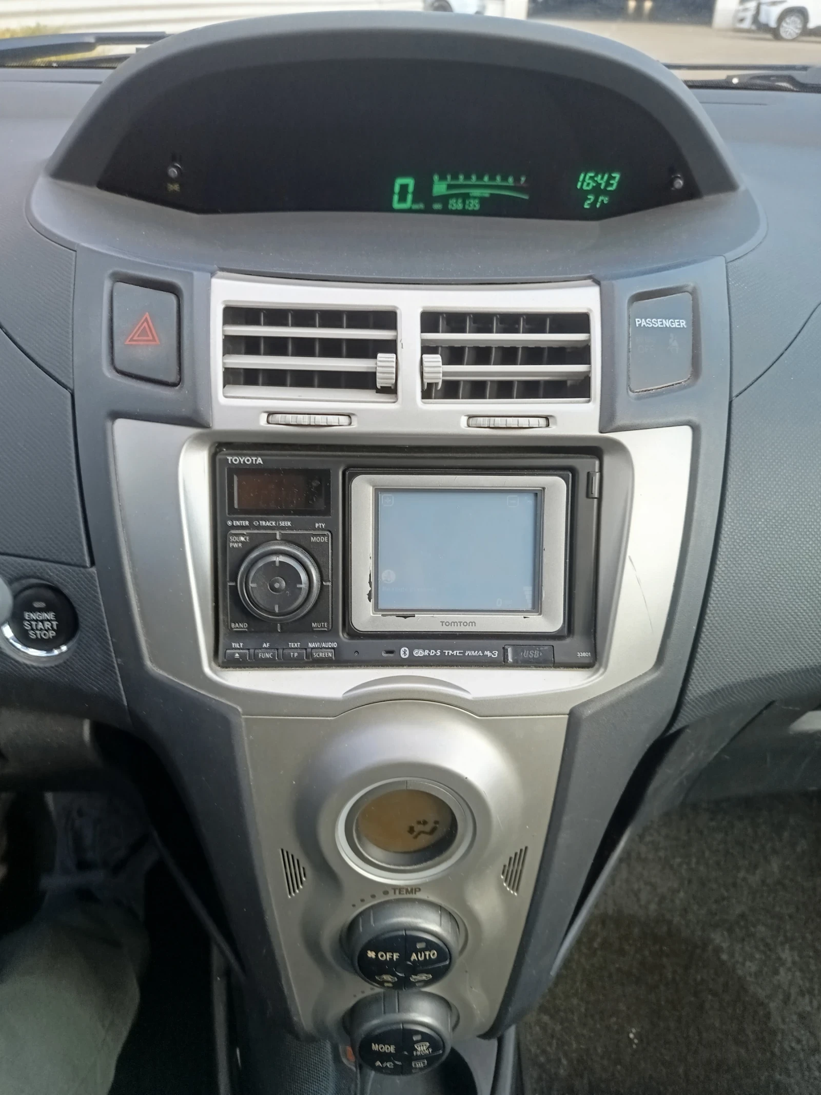Toyota Yaris 1.33, снимка 10 - Автомобили и джипове - 56261390