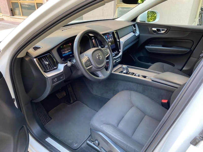 Volvo XC60  B4 / AWD / Momentum Pro / Auto, снимка 9 - Автомобили и джипове - 51750174