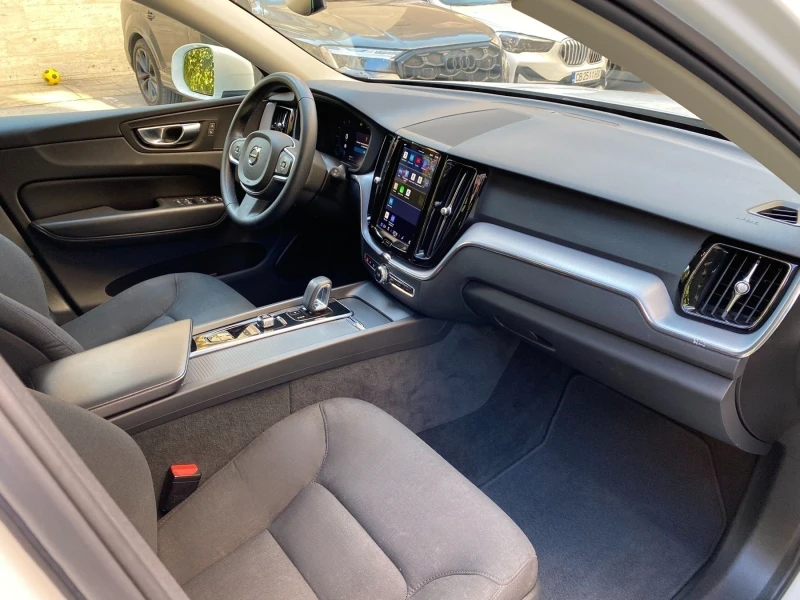 Volvo XC60  B4 / AWD / Momentum Pro / Auto, снимка 10 - Автомобили и джипове - 51750174