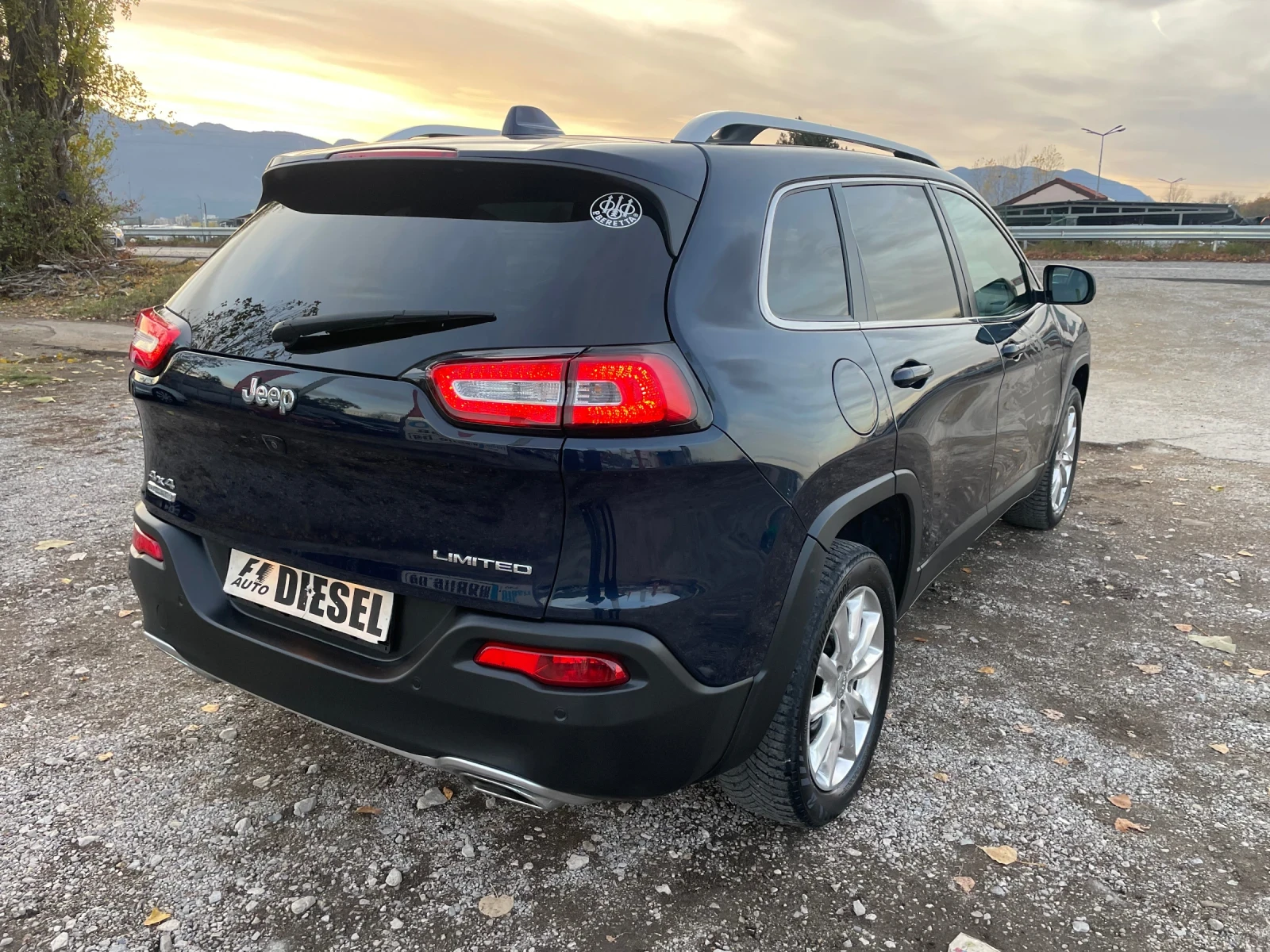 Jeep Cherokee 2.2TDI-200-NAVI-KAMERA-FULL-ITALIA - изображение 8