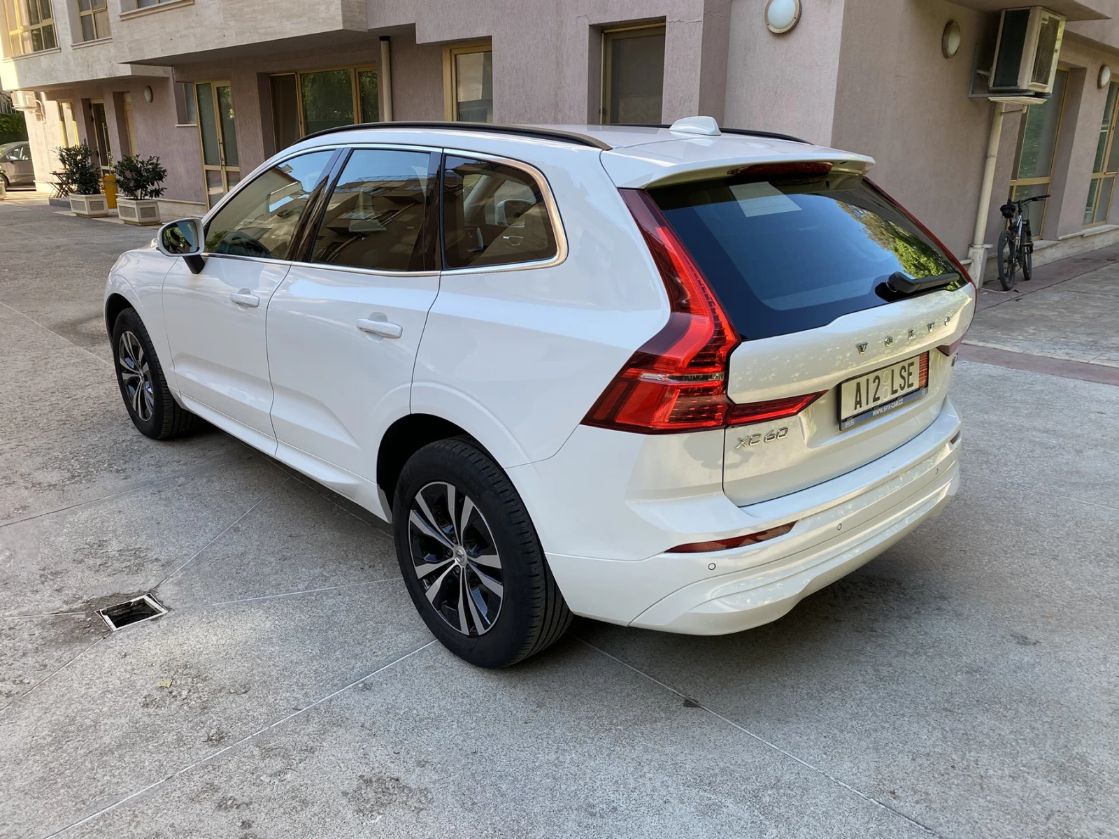 Volvo XC60  B4 / AWD / Momentum Pro / Auto - изображение 5
