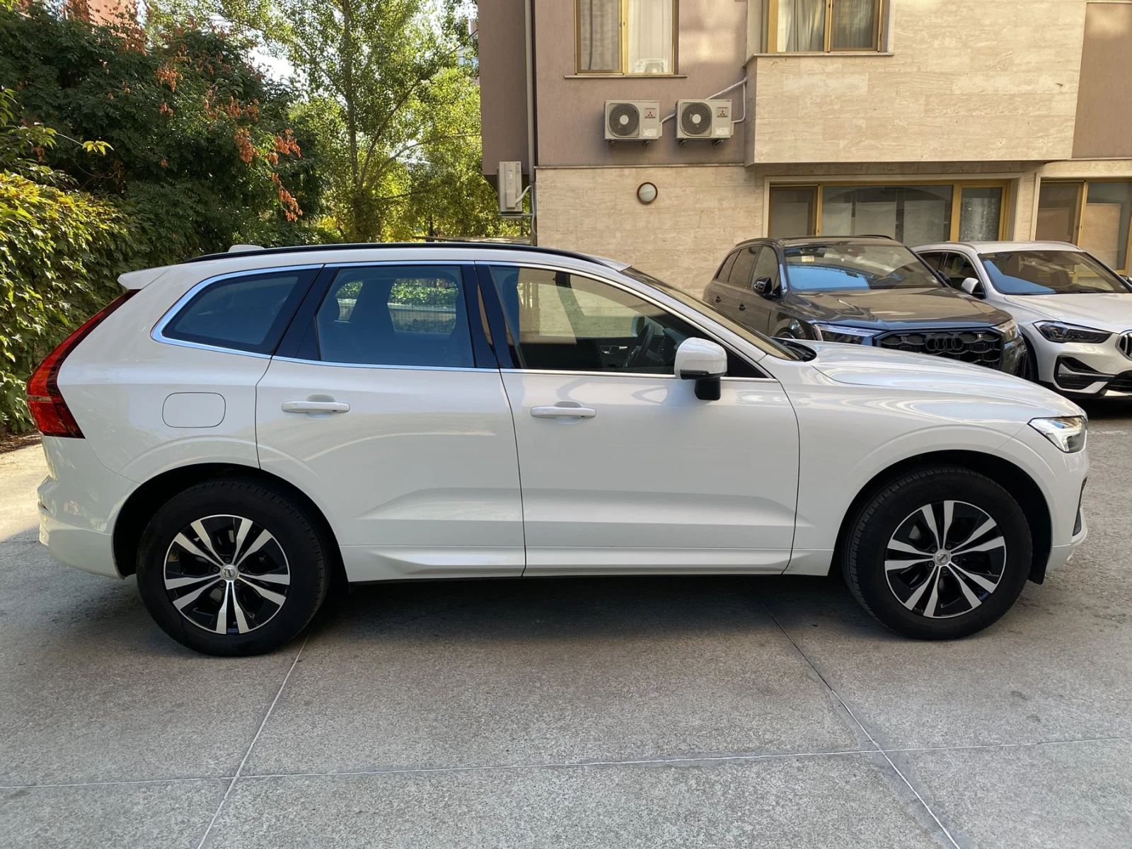 Volvo XC60  B4 / AWD / Momentum Pro / Auto - изображение 2
